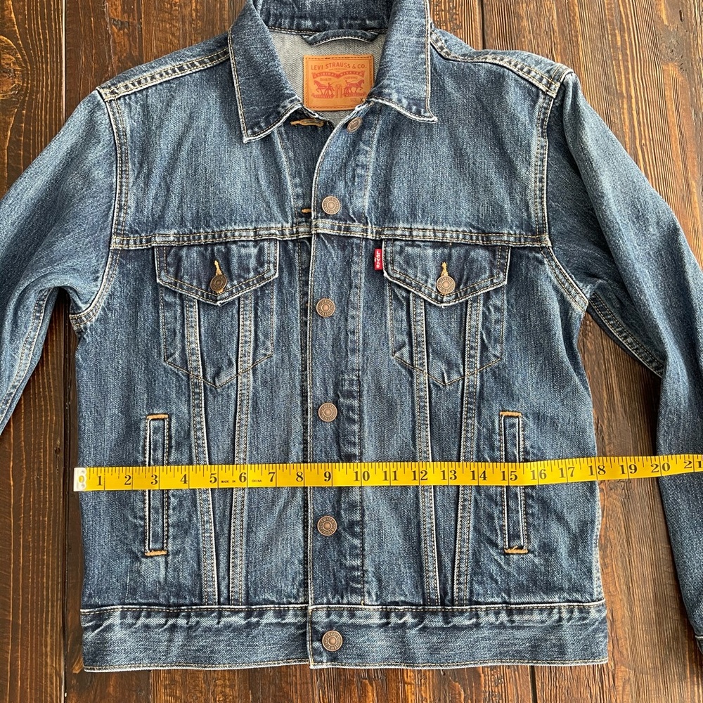 Levi’s Ex-Boyfriend Trucker Denim Jacket - Picture 4 of 12